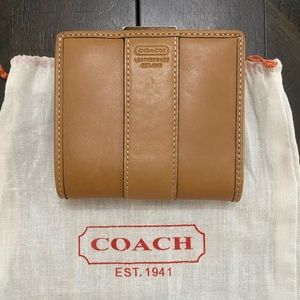 COACH brown leather small wallet (never used)